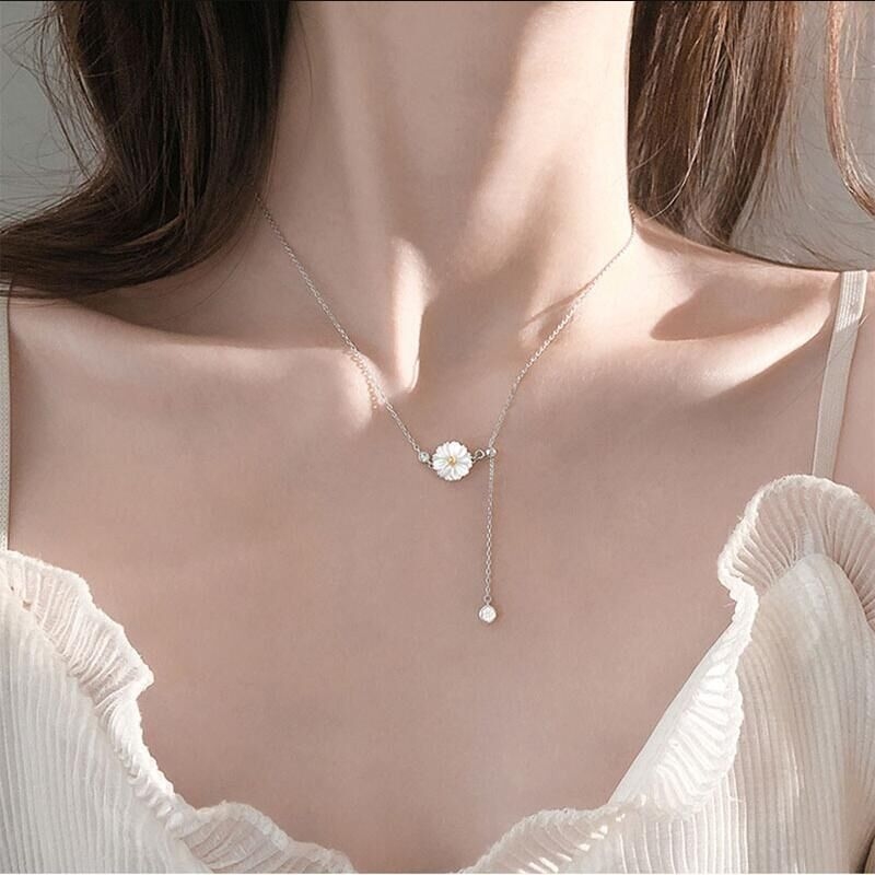 Bezels Set Pendant - El Oyması Doğal Deniz Kabuğu Papatya
